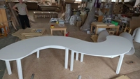 Table de réception commerciale en bois en forme de S pour enfants, 2 pièces, table demi-lune incurvée combinée pour événements et locations