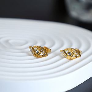 ต่างหูสแตนเลสกันน้ำ ชุบทอง 18k ต่างหูแบบติดเพชรทรงตา สำหรับผู้หญิง วัยรุ่น และเด็กสาว - Product Image 2