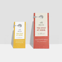 Cartes suspendues pour porte en carton blanc, avec découpe personnalisée, finition brillante, pour illustrations de dessins animés et services, aux couleurs vives et audacieuses