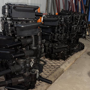 Зажимы для коллекторных труб, черные, 30 кг, гарантия 6 месяцев, настраиваемые размеры, производство Шаньдун, нефтепромысловое оборудование - Product Image 5