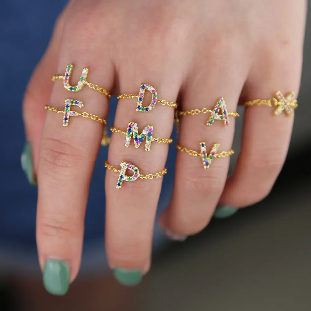 Pequenos anéis de alfabeto, corrente com novo design, nome inicial de A-Z, joias com berloque, novo anel ajustável para meninas e mulheres, arco-íris
