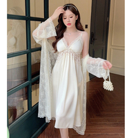 Échantillon gratuit de vêtements de nuit sexy à col en V Ensemble de vêtements de détente en mousseline de satin long à dentelle papillon