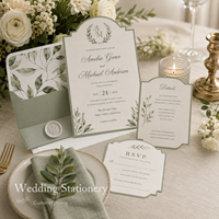 Ensemble d'invitations de mariage personnalisées avec bordure en arche vintage, design feuille aquarelle vert sauge doux, avec cartes RSVP et de détails assorties