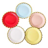 Assiettes en papier jetables de 7 pouces, monochromes, minimalistes, avec dentelle dorée, pour décoration de fête et présentation de gâteaux, vente en gros