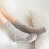 Chaussettes d'hiver de couleur unie et chaudes en laine Chaussettes en poils de lapin angora et de vison Femmes