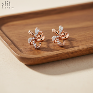 Pendientes de Diseño Moderno y Elegante, Minimalistas, de Oro Rosa Sólido de 18K, con Diamantes Naturales Reales en Forma de Flor - Product Image 4