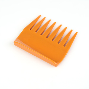 Men's pompadour, slicked-back hairstyle styling tool: <b>wide</b>-tooth <b>comb</b>, large-blade <b>comb</b>, retro textured styling <b>comb</b>. - Product Image 4