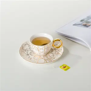 थोक उच्च गुणवत्ता कस्टम शाही लक्जरी सोने की अंगूठी के साथ संभाल चाय कप सेट सिरेमिक कॉफी चाय कप तश्तरी