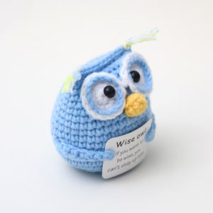 Bambola <span class=keywords><strong>Gufo</strong></span> Fatta a Mano, Carina, in Tessuto Lavorato all'Uncinetto, Artigianato Tessile, Supporta l'Encoraggiamento Emotivo Positivo, Carta Ispirazionale Inclusa, Regalo - Product Image 4