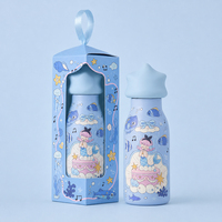 Bouteille d'eau pour enfants de 350 ml en gros avec couvercle en forme d'étoile et housse en silicone, double paroi en acier pour l'extérieur