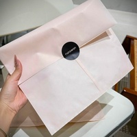 Sac en papier rose étanche à l'humidité avec logo personnalisé sérigraphie emballage intérieur environnemental vêtements chaussettes