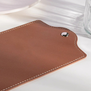 Clip para mascarilla de cuero PU, clip portátil para almacenamiento de mascarillas desechables para exteriores, organizador de mascarillas minimalista de estilo coreano. - Product Image 4