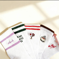Chaussettes de yoga populaires pour femmes, blanches, brodées, en forme de cœur, professionnelles, antidérapantes, pour le fitness, le Pilates, le sport, avec logo et grip