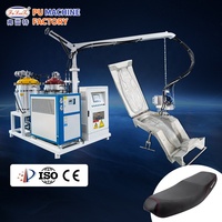 Machine à mousser PU compacte basse pression certifiée CE, à économie d'énergie, contrôlée par PLC, pour coussin de siège de moto sur mesure