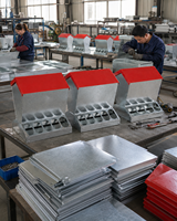 Mangeoire murale robuste en acier galvanisé pour volailles, outil d'alimentation à distribution uniforme, conception modulaire de luxe