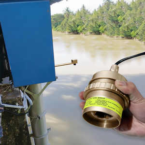 Transmetteur de niveau ultrasonique pour le traitement des eaux usées, haute précision 0,5%, 10 mètres, pour la mesure des boues - Product Image 1