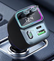 Cargador de coche tipo C 4 en 1 Cable de carga rápida retráctil 5V/2.4A Monitoreo de voltaje incorporado Luces ambientales de respiración coloridas