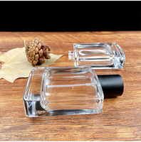 Flacon de parfum carré en verre haut de gamme de 50 ml avec pompe pulvérisatrice et diffuseur à bâtonnets, flacon échantillon vide