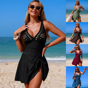 ชุดว่ายน้ำวันพีซสำหรับผู้หญิง คอวีลึก แบบเว้า โชว์สัดส่วน ยืดหยุ่นได้ ชุดชายหาด - Product Image 1