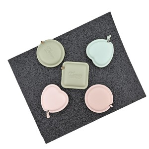 Mini mètre ruban en cuir PU 1,5 m métrique à retour automatique de la lame avec logo pour la mesure - Product Image 4