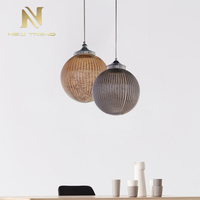 Prix bas Chambre Salon Chaîne En Métal A Mené Le Plafonnier Suspendu Boule de Verre Lustre