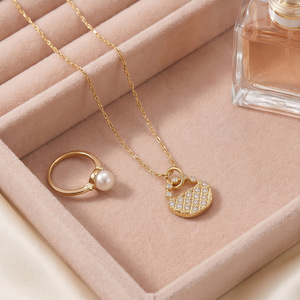 Yunnique – collier de luxe pour femmes, pendentif en Zircon plaqué or 18 carats, bijoux à porter au quotidien, Design géométrique - Product Image 3