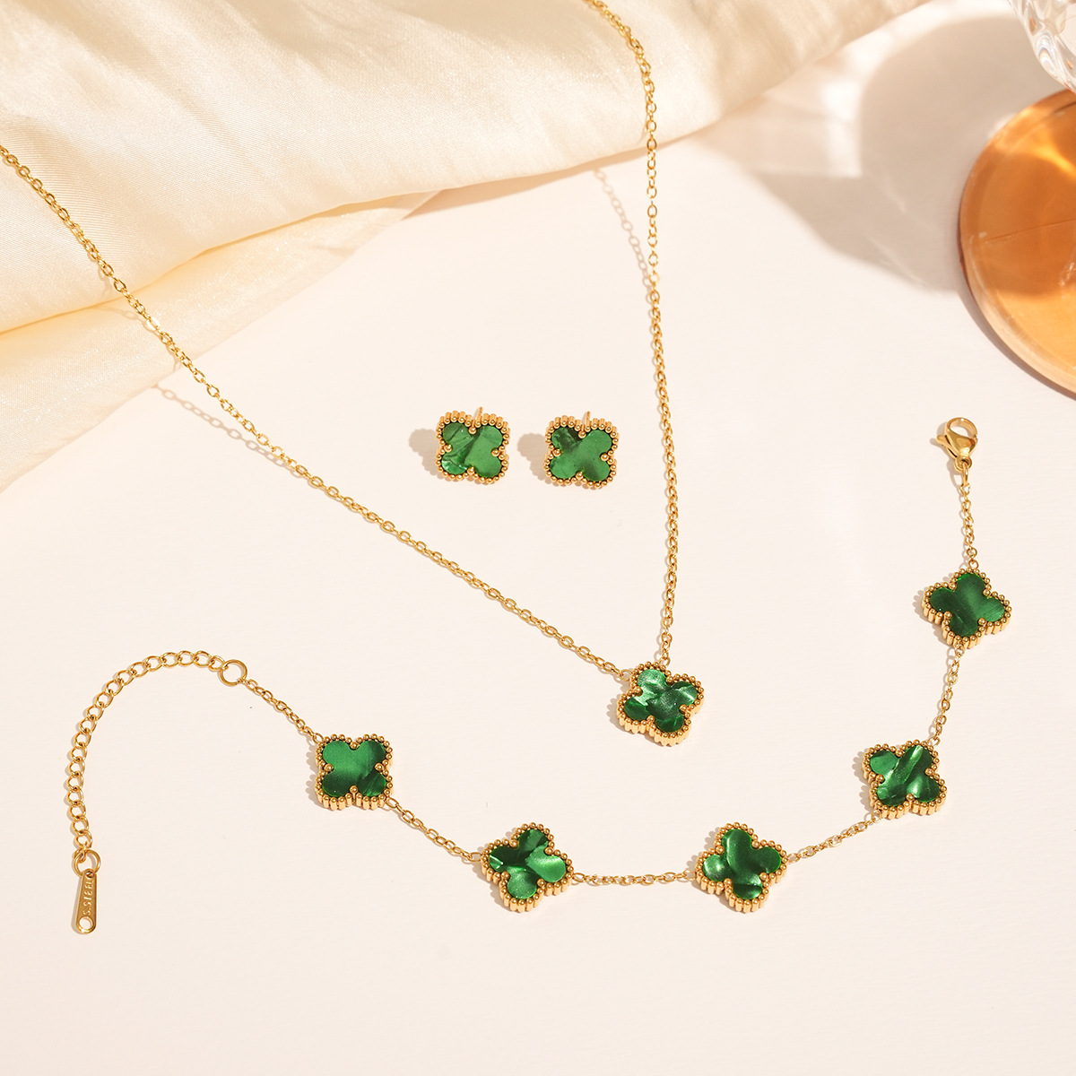 ensemble trois pièces vert dégradé coloré de 13 mm