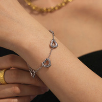 Bracelet minimaliste romantique en acier inoxydable hypoallergénique plaqué or, creux, en forme de cœur, pour femmes