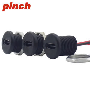 Conector Hembra Tipo C 2P 4P Reversible para Carga en Coche, Montaje de Plástico Negro - Product Image 2