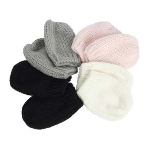 Ensemble bonnet et moufles en tricot doux pour bébé, nourrisson et tout-petit, pour l'hiver et les jours froids - Product Image 2