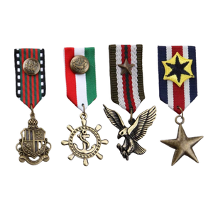 Insignes personnalisés moulés sous pression à livraison rapide de style moderne pour récompenses d'employés ou souvenirs touristiques - Product Image 1