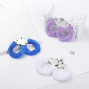 Esposas Metálicas de Peluche Sexys para Parejas, Restricciones de Muñeca Suaves con Llave de Seguridad, Accesorio de <span class=keywords><strong>Juego</strong></span> Alternativo para Adultos - Product Image 2