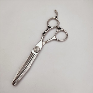 Ciseaux à cheveux KUI 6,0 pouces en acier inoxydable 440C, ciseaux de coiffure professionnels pour droitiers, usage beauté - Product Image 4