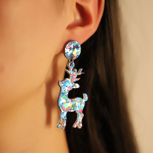 Pendientes Colgantes de Acrílico con Diseño de Reno Navideño, Coloridos y con Confeti, Joyería Creativa para Mujeres, para Fiestas Navideñas - Product Image 1