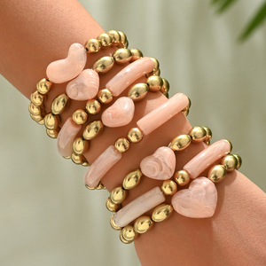 Korean retro sweet and cool style acrylic pink heart woven beaded <b>bracelet</b> <b>set</b>, versatile stackable jewelry <b>set</b>. - Product Image 2