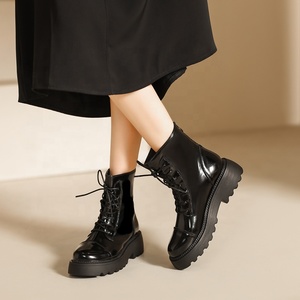 Botas de Media Pantorrilla para Mujer, Estilo Británico, Otoño/Invierno, de Piel Vacuna, Negras, con Piel Sintética, Suela Gruesa, Punta Redonda, Cierre de Cremallera - Product Image 4