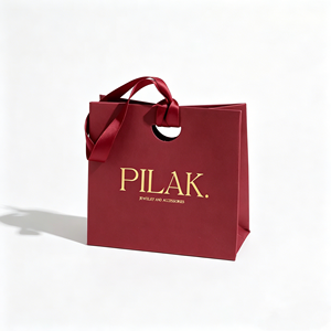 Bolsas de papel grueso reciclables para compras con logo estampado en caliente dorado y asas de cinta de satén para regalos del Día de la Madre y regalos de San Valentín - Product Image 3