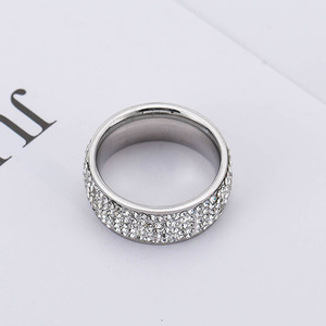 แหวนสแตนเลสประดับเพชรหลายแถว ของขวัญเครื่องประดับสำหรับคู่รัก ดีไซน์หรูหราทันสมัย - Product Image 4