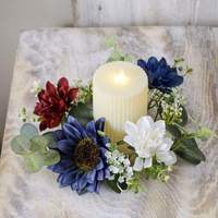 Eleganter Marineblau-Burgunderroter Blumen-Kerzenring Tischdekoration mit Eukalyptusblättern für Stilvolle Hochzeitstafeln