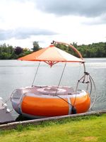 Bateau BBQ Donut Commercial à Louer pour 8 Personnes, Bateau Flottant Électrique avec Barbecue et Parasol pour Complexes et Parcs Aquatiques