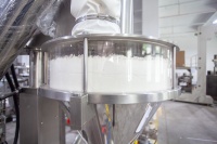 Machine de remplissage et d'emballage semi-automatique à vis sans fin pour poudre de talc et poudre corporelle, formats 500g, 1kg, 2kg, 5kg, en Doypack