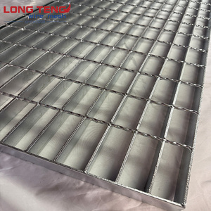 Grille de sol industrielle moderne personnalisée en acier inoxydable SS304/316 pour passerelle extérieure de <span class=keywords><strong>piscine</strong></span> et matériaux de construction métalliques - Product Image 1