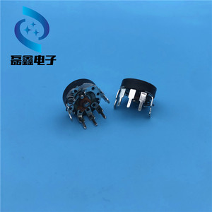 Potenciómetro Rotatorio RV12 de 50K Ohmios con Interruptor, Orificio Pasante, Actuador Moleteado SPDT - Product Image 1