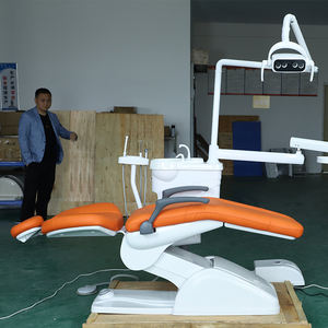 Professioneller Zahnarztstuhl mit Konstanttemperatur-Wassersystem Starke & Schwache Absaugung Unterflächenmontiertes Bedienfeld für Zahnmedizin - Product Image 2