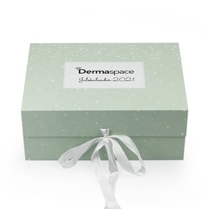 Boîtes cadeaux magnétiques pliables personnalisées avec ruban et logo imprimé pour calendrier de l'avent de soins de la peau, emballage cadeau haut de gamme pour les fêtes - Product Image 3