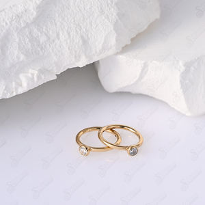 Piercing de Nariz Hipoalergénico con Segmento Articulado de Titanio G23, Chapado en Oro de 14K, Zirconia, Perforación Lateral de 2.5mm, Engaste de Disco - Product Image 5