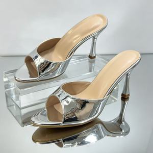 Supporto OEM/ODM, Vendita all'Ingrosso di Eleganti Sandali da Sera da Donna con Tacco a Spillo, Punta Quadrata, in PU Effetto Specchio, Modello Mule Open Toe - Product Image 3