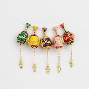 SHINNYGIFTS Pendentif ouvrable vintage en émail sur base de cuivre, médaillon <span class=keywords><strong>œuf</strong></span> <span class=keywords><strong>russe</strong></span>, bijou pour mariage, fête, anniversaire - Product Image 1