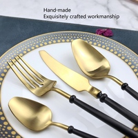 Ensemble de couverts de mariage en acier inoxydable de style européen, noir mat et or, réutilisables, couteaux, fourchettes, cuillères, pour une présentation de table élégante