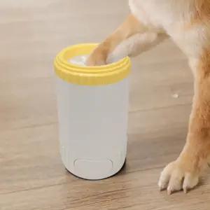 फैक्टरी थोक अर्ध-स्वचालित सिलिकॉन पालतू बिल्ली पैर साफ कप धोने की सफाई उपकरण कुत्ते पैर पंजा क्लीनर